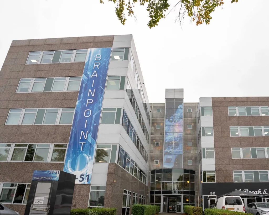 Vooraanzicht van het kantoorgebouw Brainpoint aan de Hurksestraat 43 in Eindhoven.