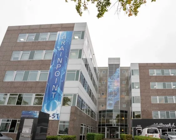 Vooraanzicht van het kantoorgebouw Brainpoint aan de Hurksestraat 43 in Eindhoven.