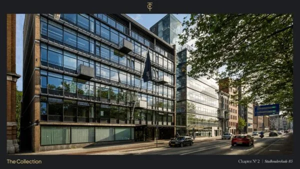 Modern kantoorgebouw met glazen gevel aan de Stadhouderskade 85 in Amsterdam.