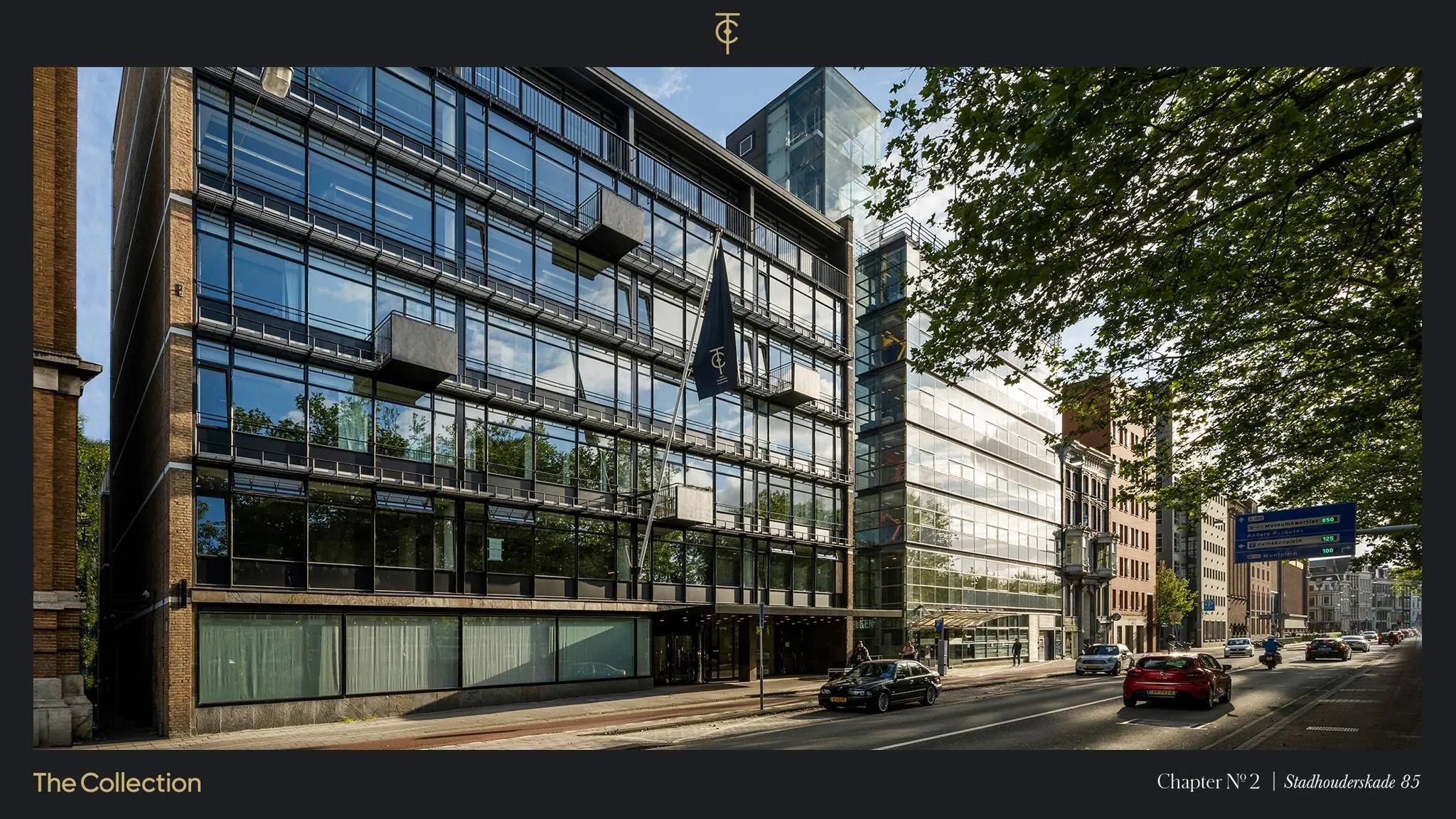 Modern kantoorgebouw met glazen gevel aan de Stadhouderskade 85 in Amsterdam.