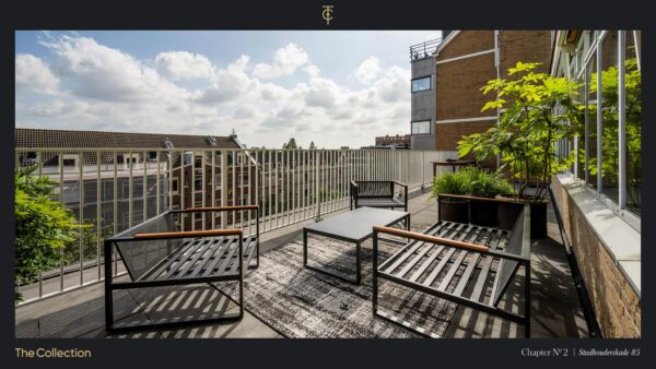 Modern gemeubileerd dakterras met uitzicht op de stad aan de Stadhouderskade 85.