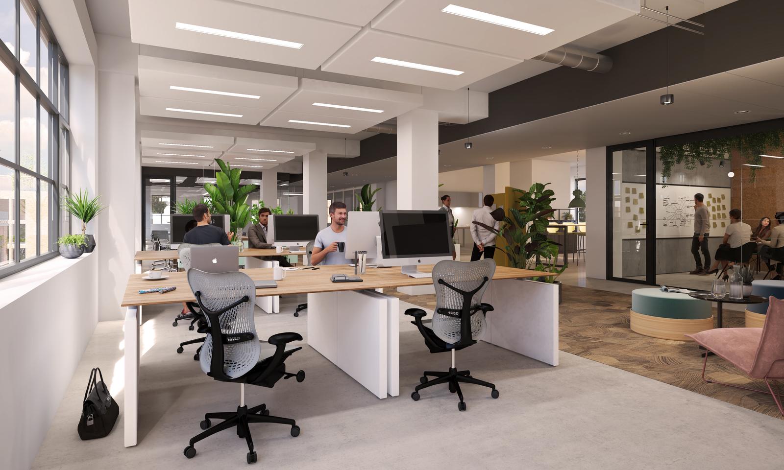 Een moderne, open kantoorruimte met mensen die aan bureaus en in een glazen vergaderruimte werken.