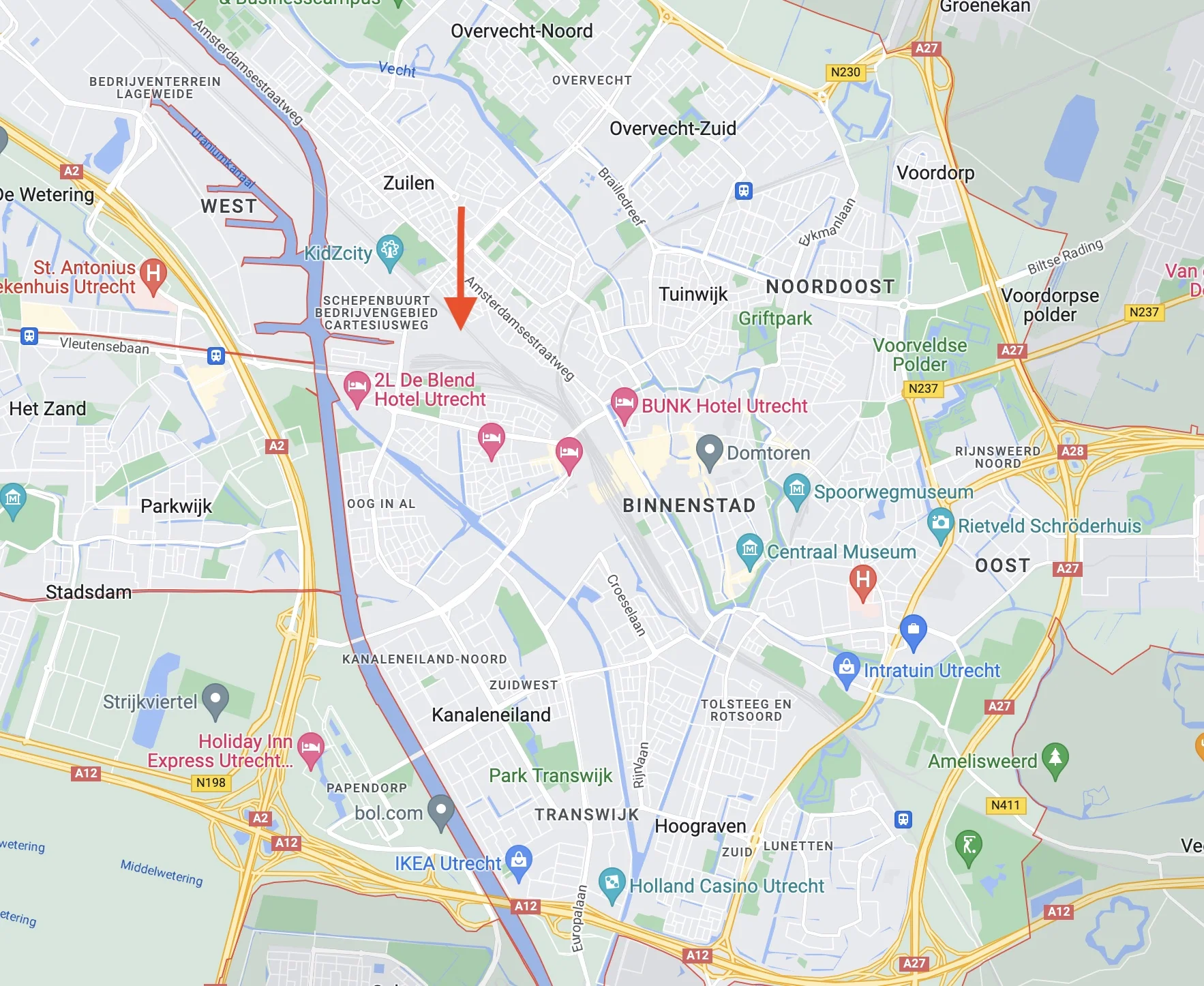 Kaart van Utrecht met een rode pijl die de locatie aan de Cartesiusweg in het bedrijventerrein Schepenbuurt aangeeft.