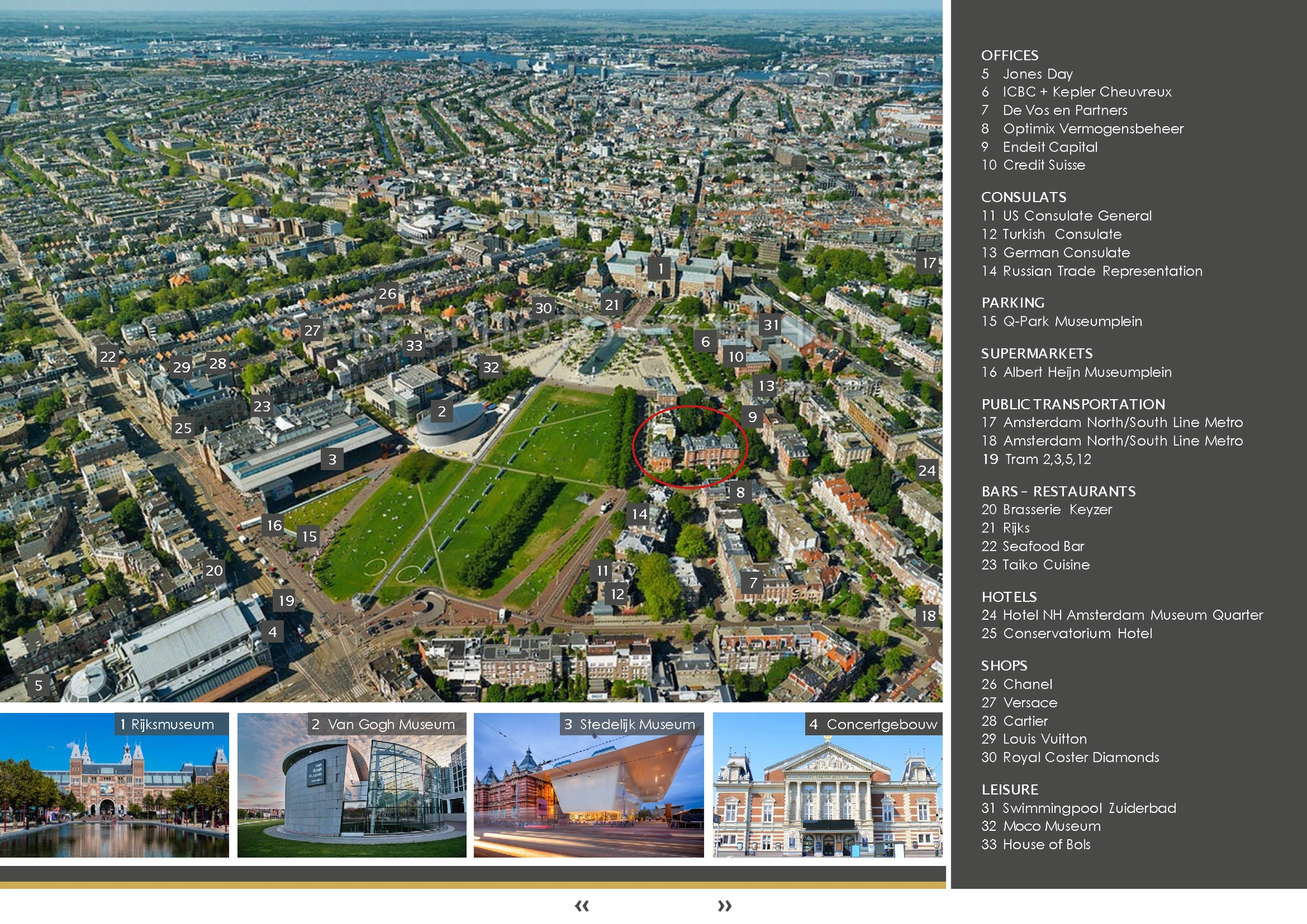 Luchtfoto van het Museumplein in Amsterdam met gemarkeerde iconische bezienswaardigheden, kantoren, winkels en consulaten.