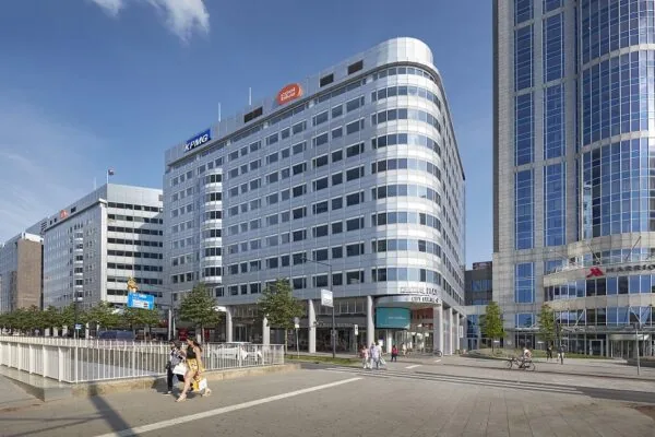 Kantoorcomplex aan de Weena in Rotterdam met onder andere de kantoren van KPMG en Marriott Hotel.