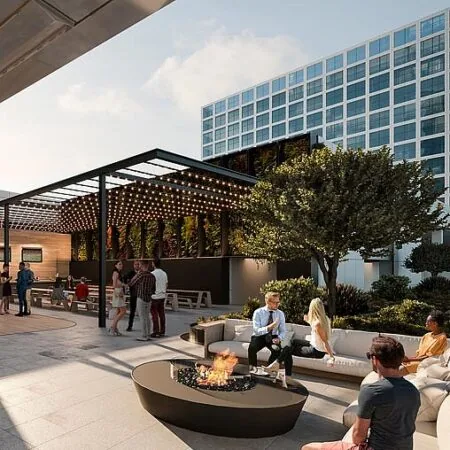 Mensen ontspannen bij een moderne buitenlounge met vuurtafel op een terras aan de Ptolemaeuslaan.