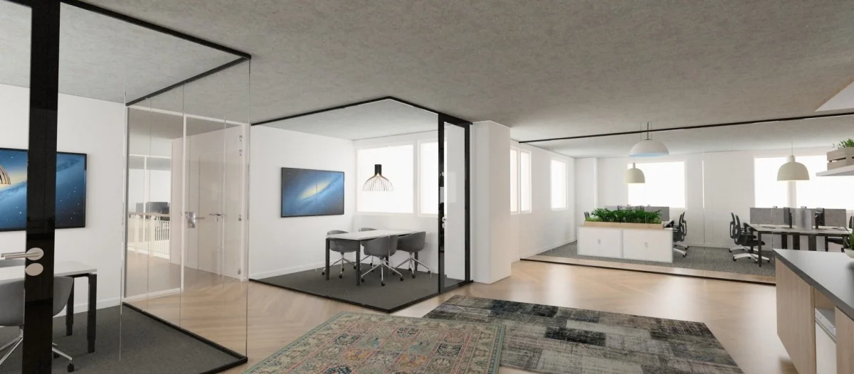 Modern kantoorinterieur aan de Overschiestraat met glazen vergaderruimtes, open werkplekken en natuurlijke verlichting.
