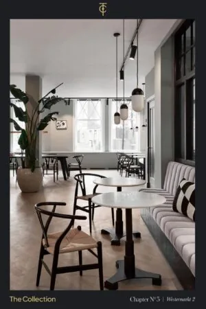 Modern interieur van een stijlvolle lounge aan de Westermarkt met minimalistisch meubilair en grote ramen.