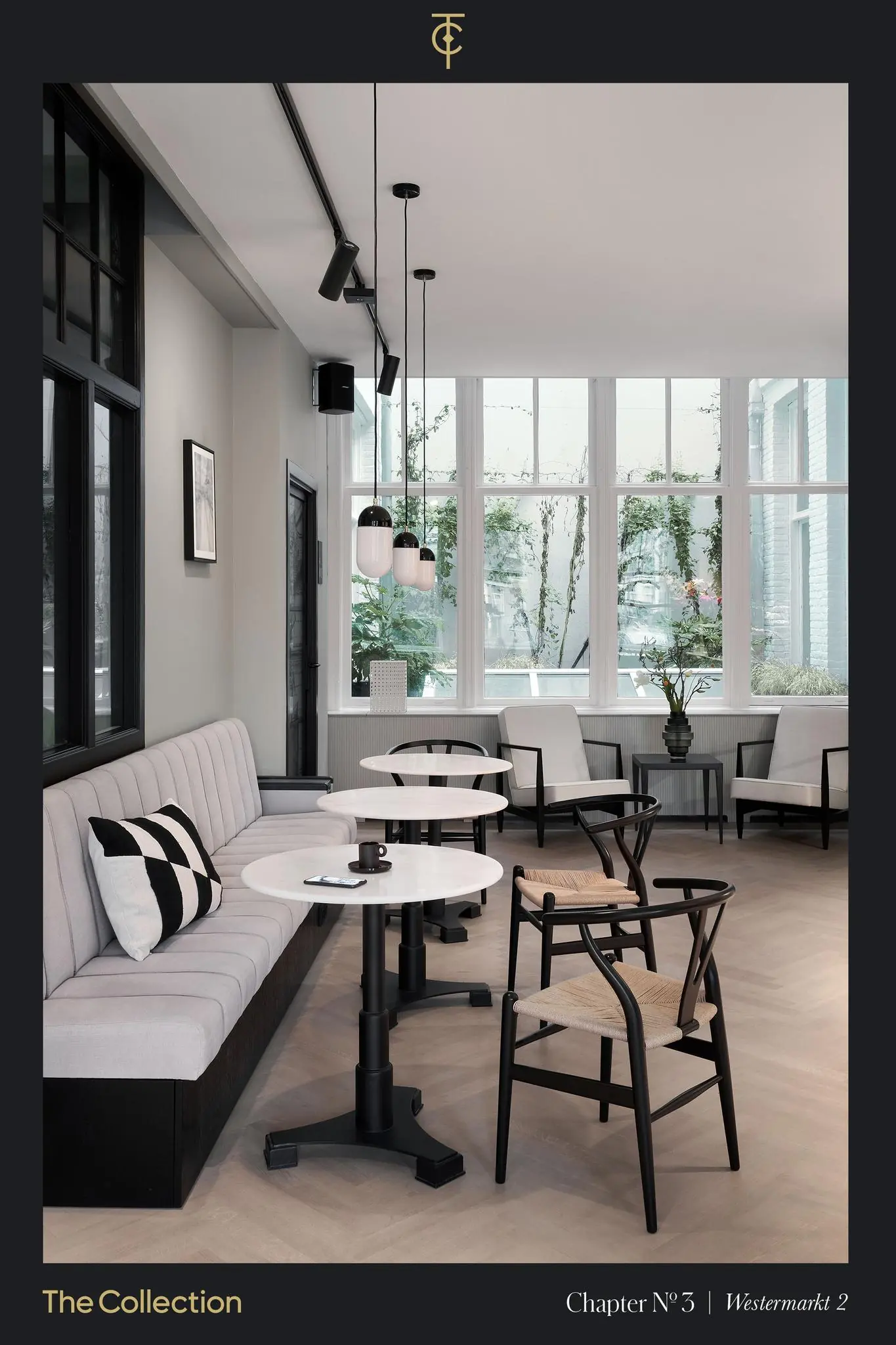 Stijlvol ingericht zithoekje in Westermarkt 2 met moderne meubels, lichtinval en minimalistische decoratie.