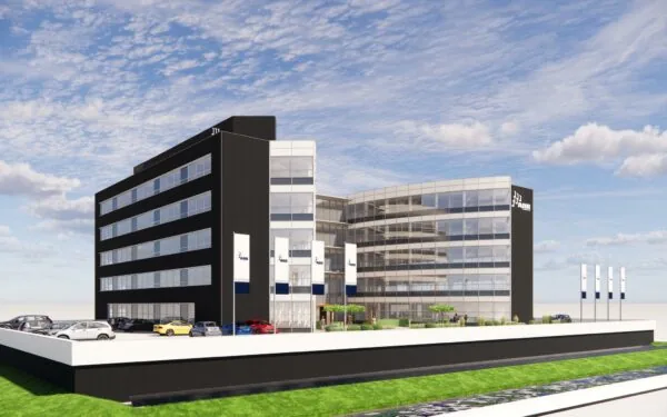 Moderne kantoorgebouwen van ABB aan het Stationspark met parkeerplaatsen en strak aangelegde groenstroken.