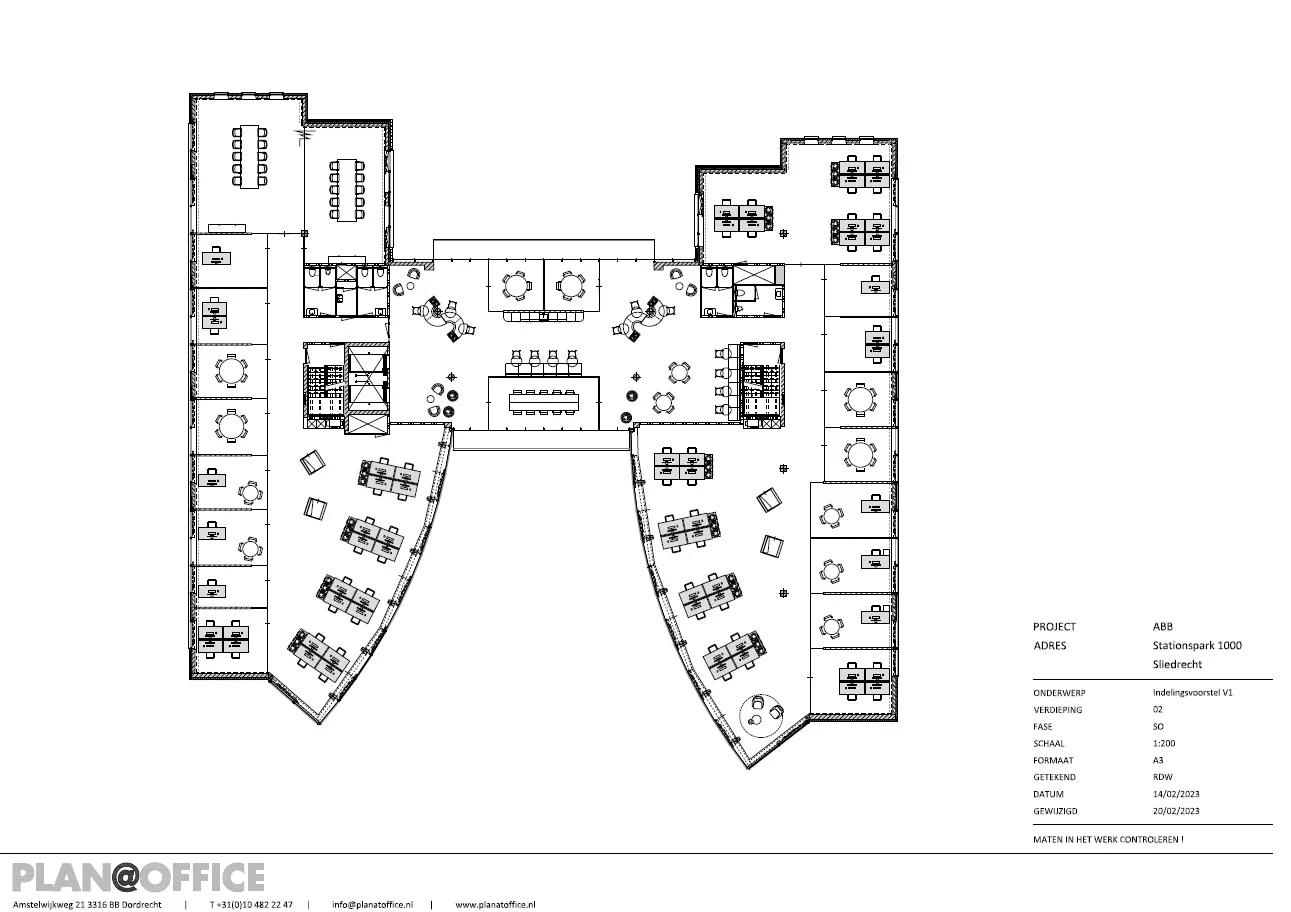 Plattegrond van een kantoorruimte op de tweede verdieping aan het Stationspark 1000 in Sliedrecht, met werkplekken, vergaderruimtes en centrale ontmoetingszones.