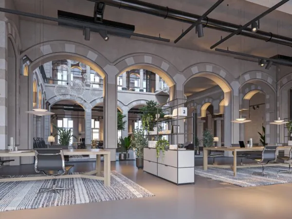 Modern ingericht kantoor in een historisch pand aan de Nieuwezijds Voorburgwal met hoge plafonds, boogconstructies en veel natuurlijk licht.