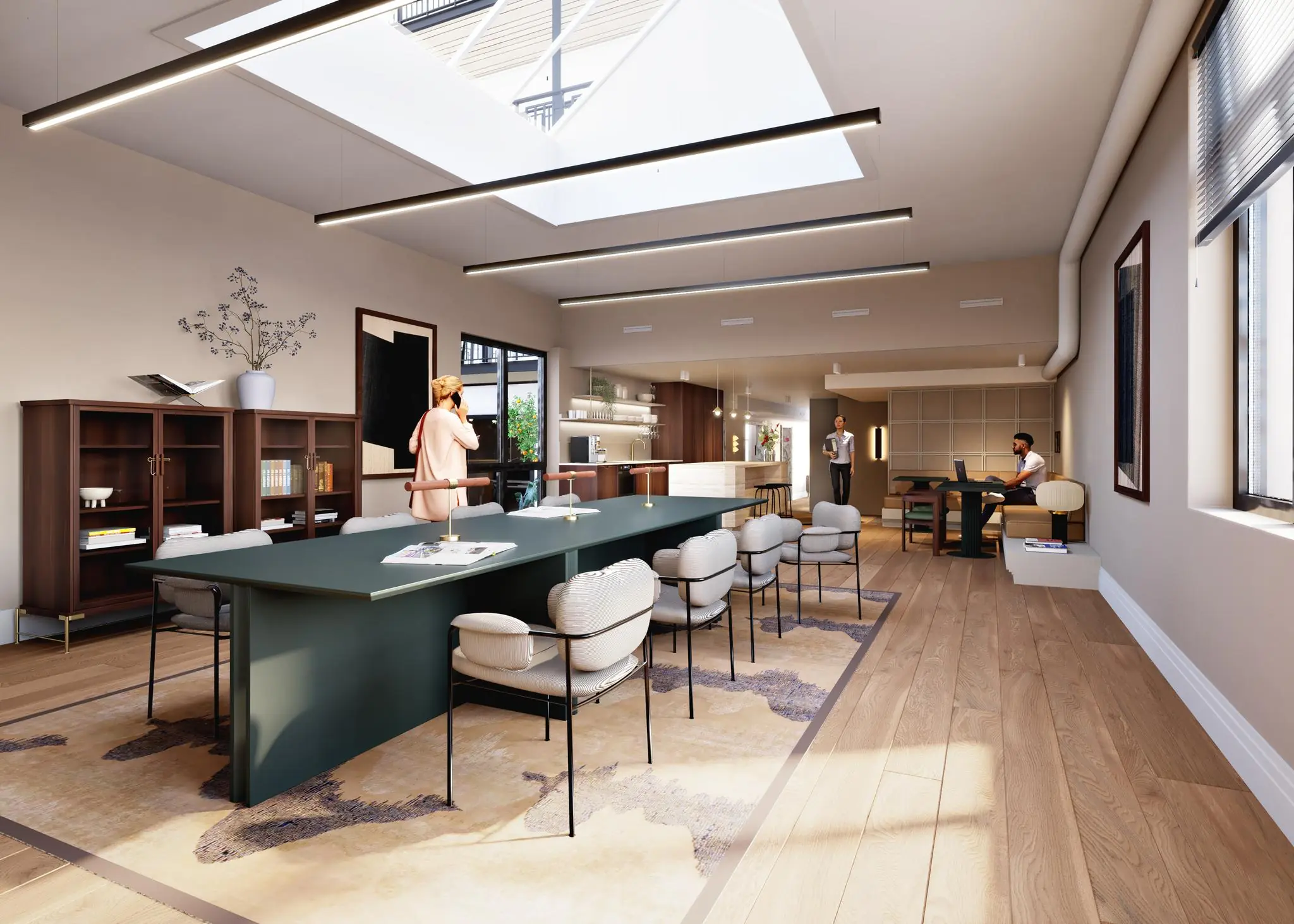 Moderne kantoorruimte aan het Rokin met grote lichtinval, vergadertafel, en werkende mensen.