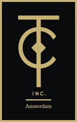 Logo van The Coatinc Company (TCC) Inc. Amsterdam in goud op zwarte achtergrond.