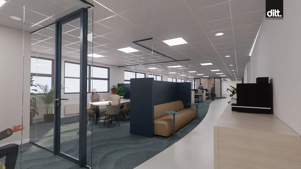 Modern kantoorinterieur aan de Spicalaan met open werkplekken, glazen vergaderruimte en loungehoek.