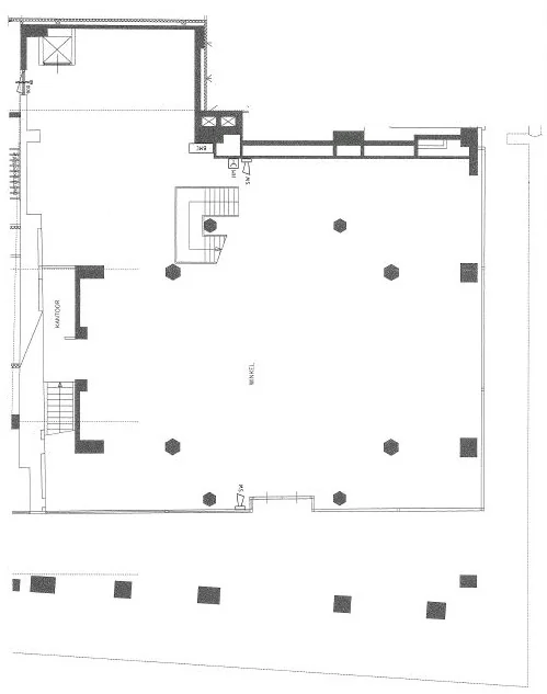 Plattegrond van een verdieping aan de Coolsingel met een centrale winkelruimte, trappenhuizen, liften en kolommen.