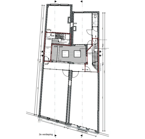 Bouwtekening van de tweede verdieping van Damrak 175 met kamers, trappenhuizen en daklichten.