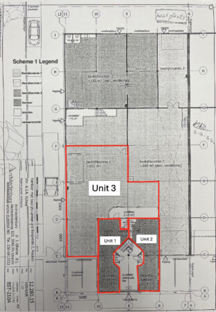 Plattegrond met ingetekende units 1, 2 en 3 van bedrijfsgebouw 'Bergveste', inclusief kantoorruimtes, bedrijfsruimtes en parkeerplaatsen.