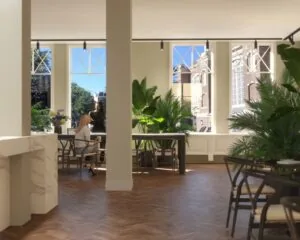 Moderne, lichte kantoorruimte aan de Westermarkt 2 in Amsterdam met grote ramen, veel groen en houten visgraatvloer.