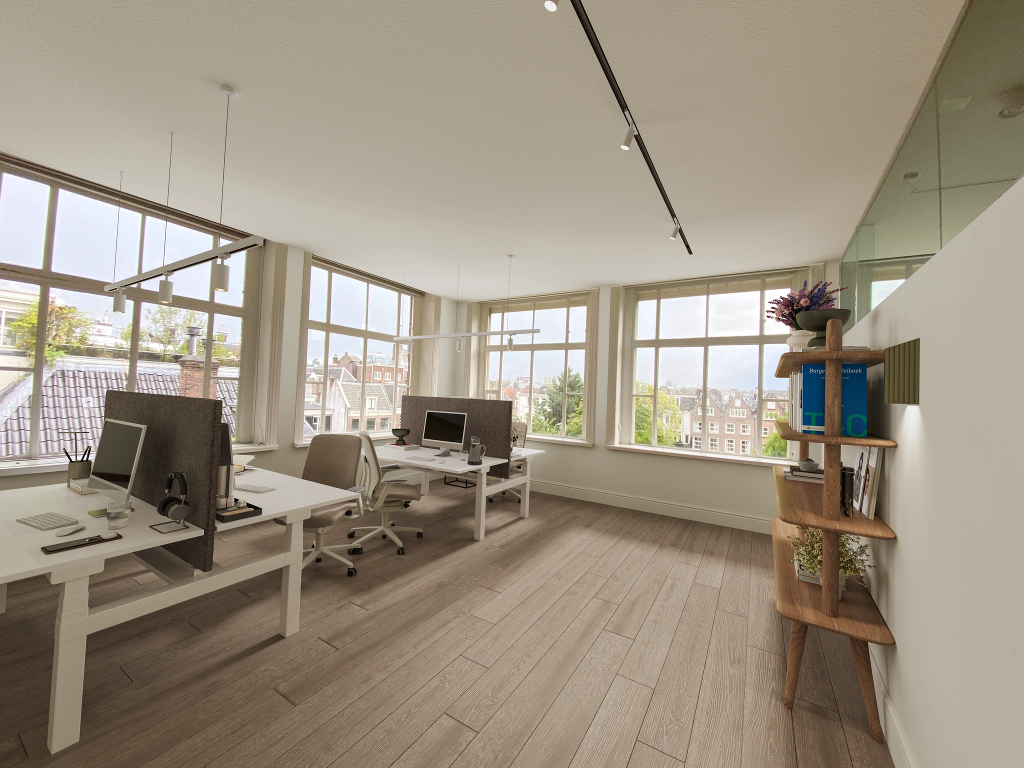 Modern kantoorinterieur aan de Herengracht met grote ramen, werkplekken en een houten wandrek.