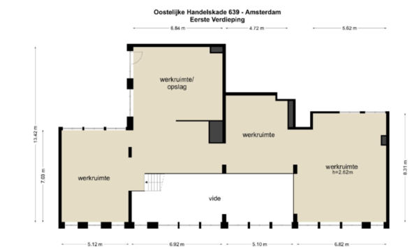 Plattegrond van de eerste verdieping van Oostelijke Handelskade 639 in Amsterdam met meerdere werkruimtes en een vide.