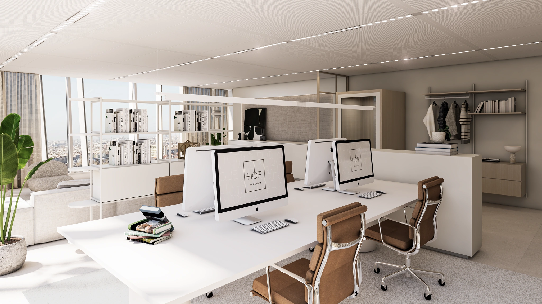 Modern kantoorinterieur aan de Strawinskylaan met strakke werkplekken, designmeubilair en zicht op de stad.