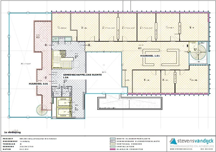 Plattegrond van de eerste verdieping van een gebouw aan de Lichtenauerlaan met aanduiding van huurdelen, gemeenschappelijke ruimte en installaties.