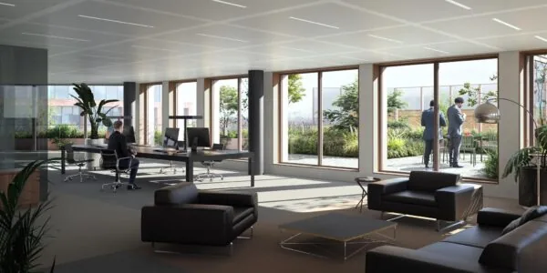 Modern kantoorinterieur aan de Gelrestraat met grote ramen en uitzicht op een groene buitentuin waar twee mannen staan te praten.