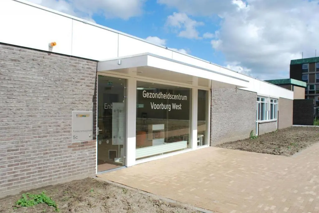 Ingang van Gezondheidscentrum Voorburg West aan de Fonteynenburghlaan.