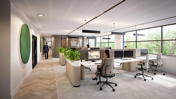 Moderne kantoortuin in De Entree met werkplekken, planten en grote ramen met uitzicht op groen.