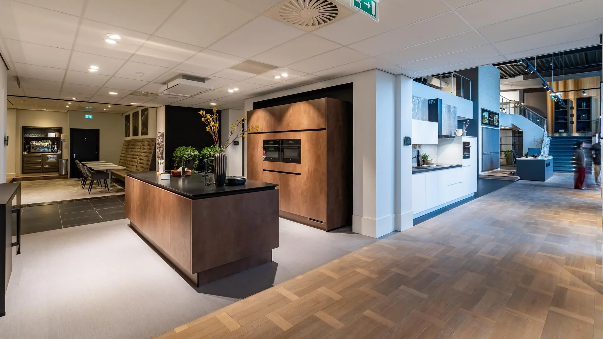 Moderne showroom met luxe keukens en stijlvolle interieurinrichting aan de Cornusbaan.