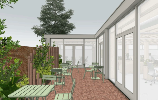Render van een moderne binnentuin aan de Ruysdaelstraat met groene terrasstoelen, bakstenen vloer en grote glazen puien naar een kantoorruimte.