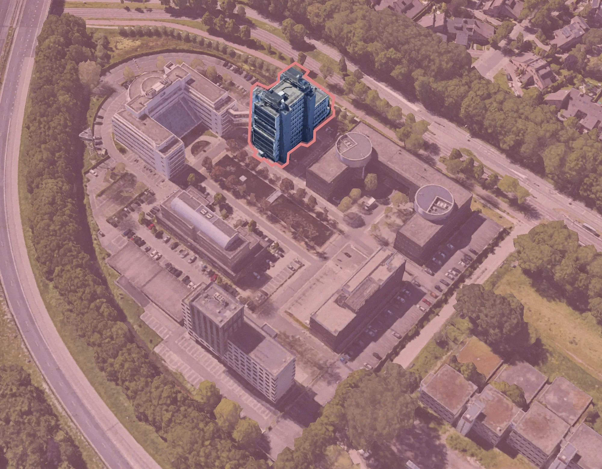 Luchtfoto van een kantoorgebouw aan de Daltonlaan in Utrecht, met één pand centraal gemarkeerd.