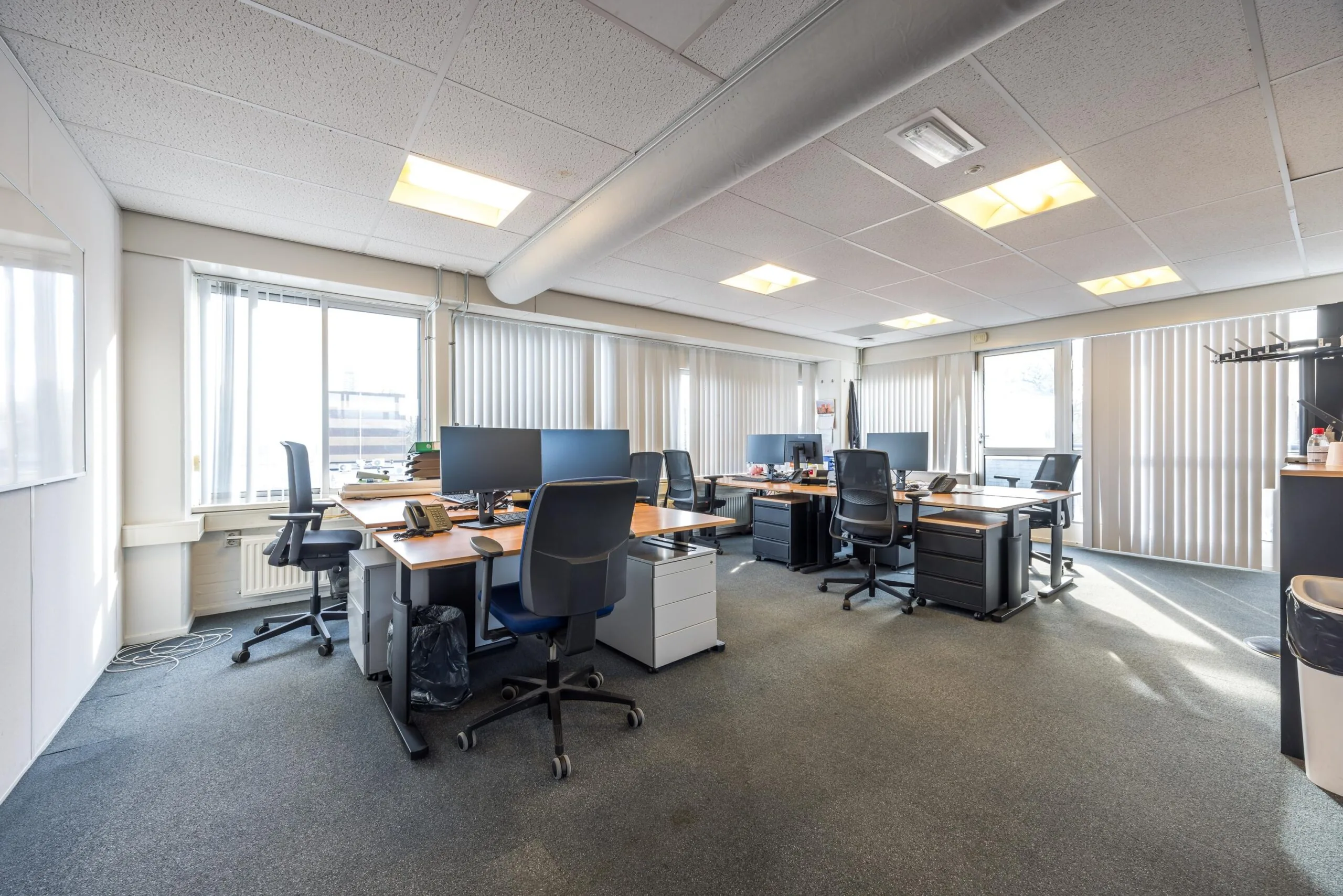 Modern open-plan office space with multiple workstations, located on Aluminiumstraat.