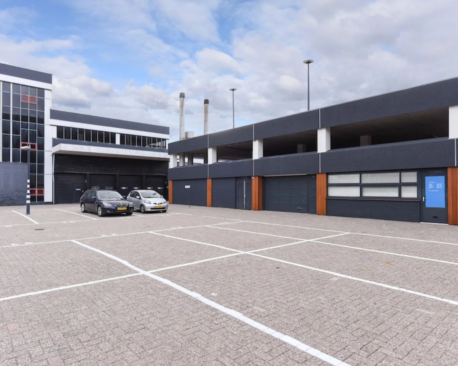 Moderne kantoorruimte met ruime parkeergelegenheid aan de Treubstraat 1 in Rijswijk.