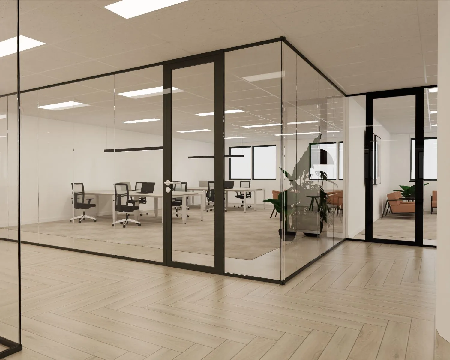 Modern kantoorinterieur met glazen vergaderruimte, bureaus, bureaustoelen en planten.