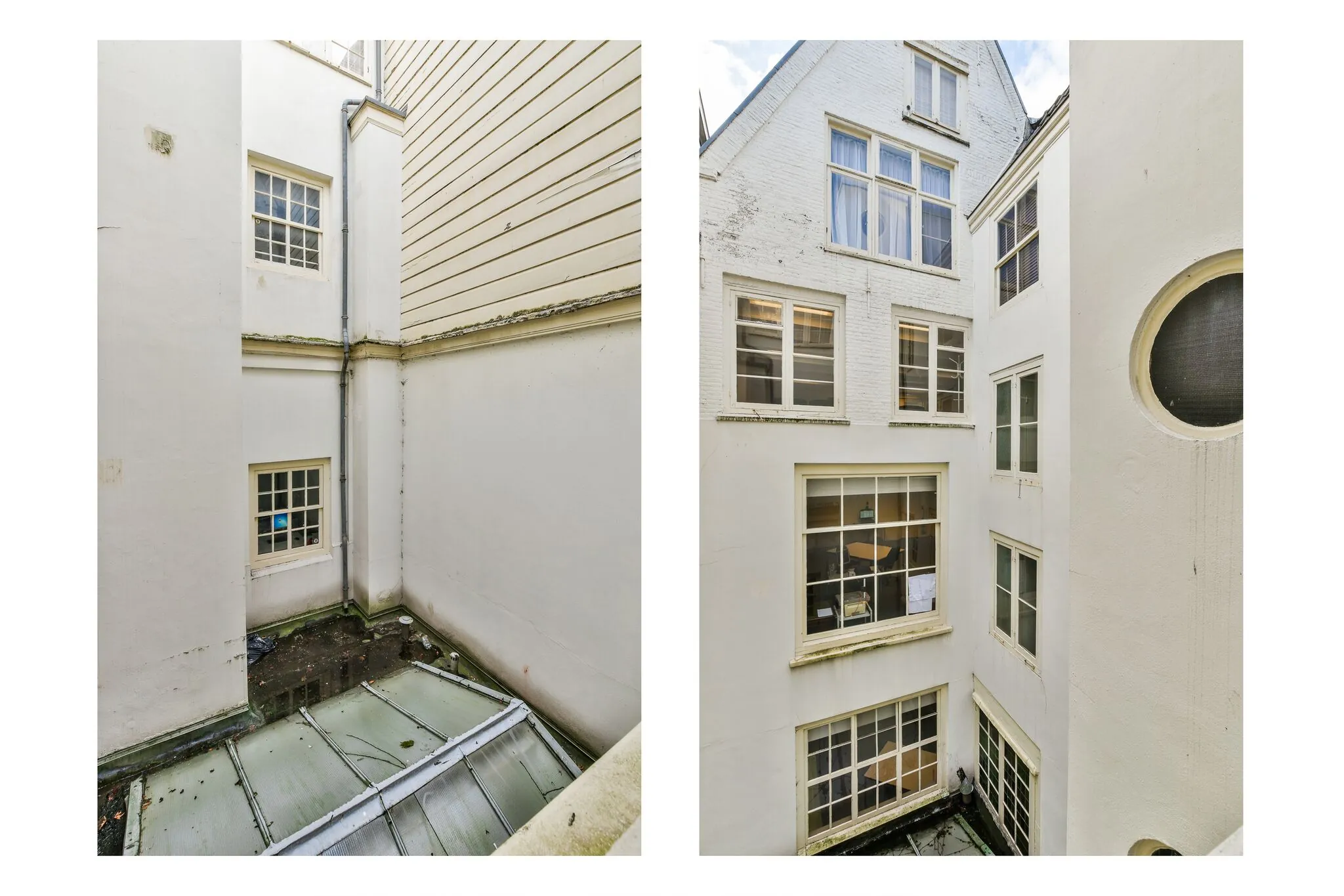 Binnenplaats met witgeschilderde muren en meerdere ramen van het pand aan de Herengracht.