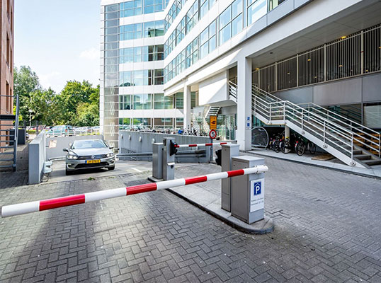 Bedrijfspand-met-garage bedrijfspand met garage
