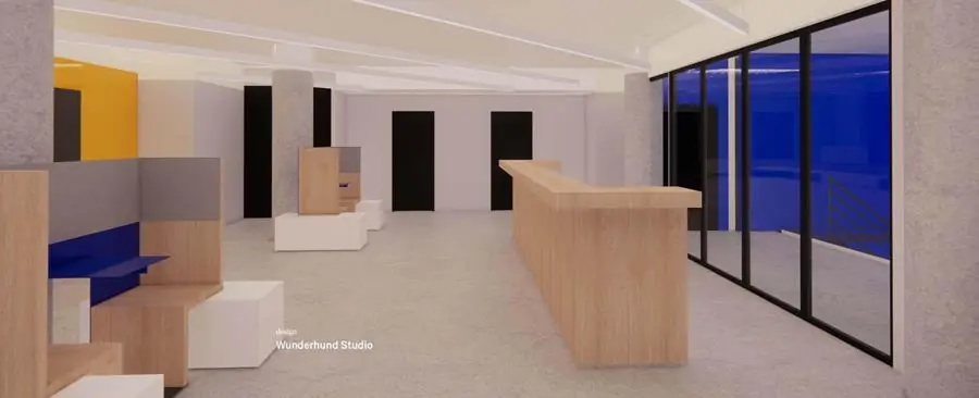 Moderne ontvangsthal van Europalaan 500 met houten balie, zitplekken en grote glazen wand.