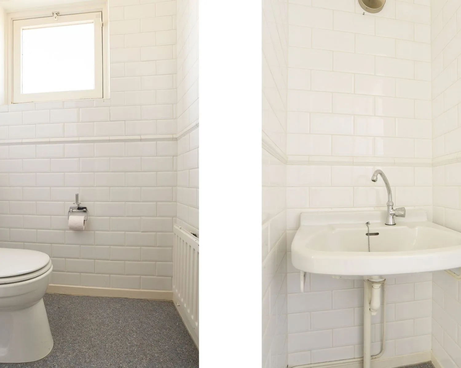 Kleine wit betegelde toiletruimte met toilet, wastafel en raam in kantoor aan het Houtplein 22 in Haarlem.