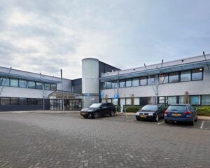 Moderne kantoorruimte met parkeerplaatsen aan de Ukkelstraat 2 in Eindhoven.