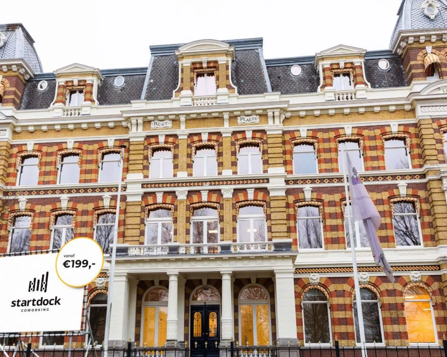 Vooraanzicht van het historische kantoorpand aan Westplein 12-14 in Rotterdam, aangeboden door StartDock Coworking.