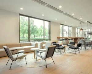Moderne kantoorruimte aan de Radarweg 29 in Amsterdam Sloterdijk met comfortabele zithoeken en grote ramen.