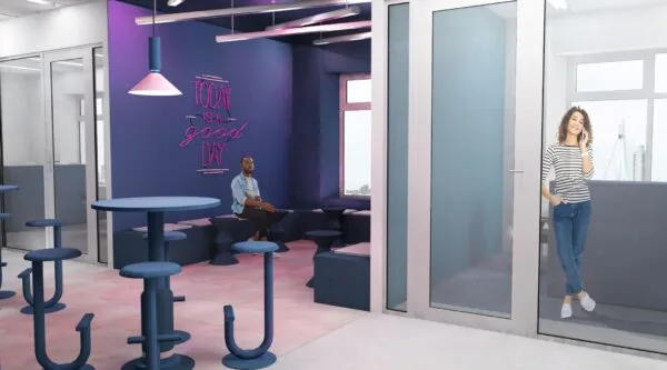 Moderne kantoorruimte aan het Wilhelminaplein in Rotterdam met kleurrijke zitjes, neonwandtekst en uitzicht op de Erasmusbrug.