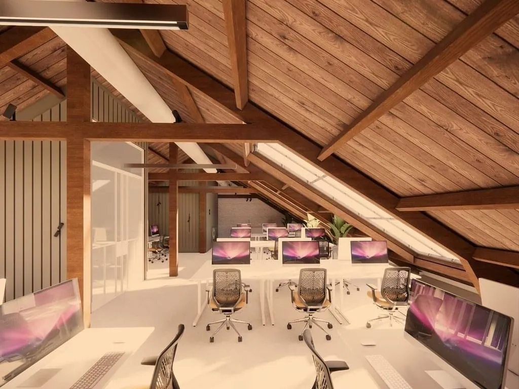 Modern ingerichte kantoorruimte met houten balken en meerdere werkplekken op de zolderverdieping aan de Keizersgracht 264 in Amsterdam.