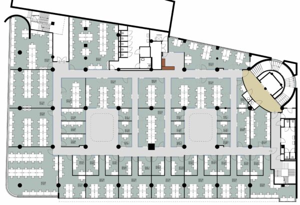 Plattegrond van een kantooretage aan de Lange Viestraat 2 d_7 met open werkruimtes, afgesloten kantoren, vergaderruimtes en sanitaire voorzieningen.