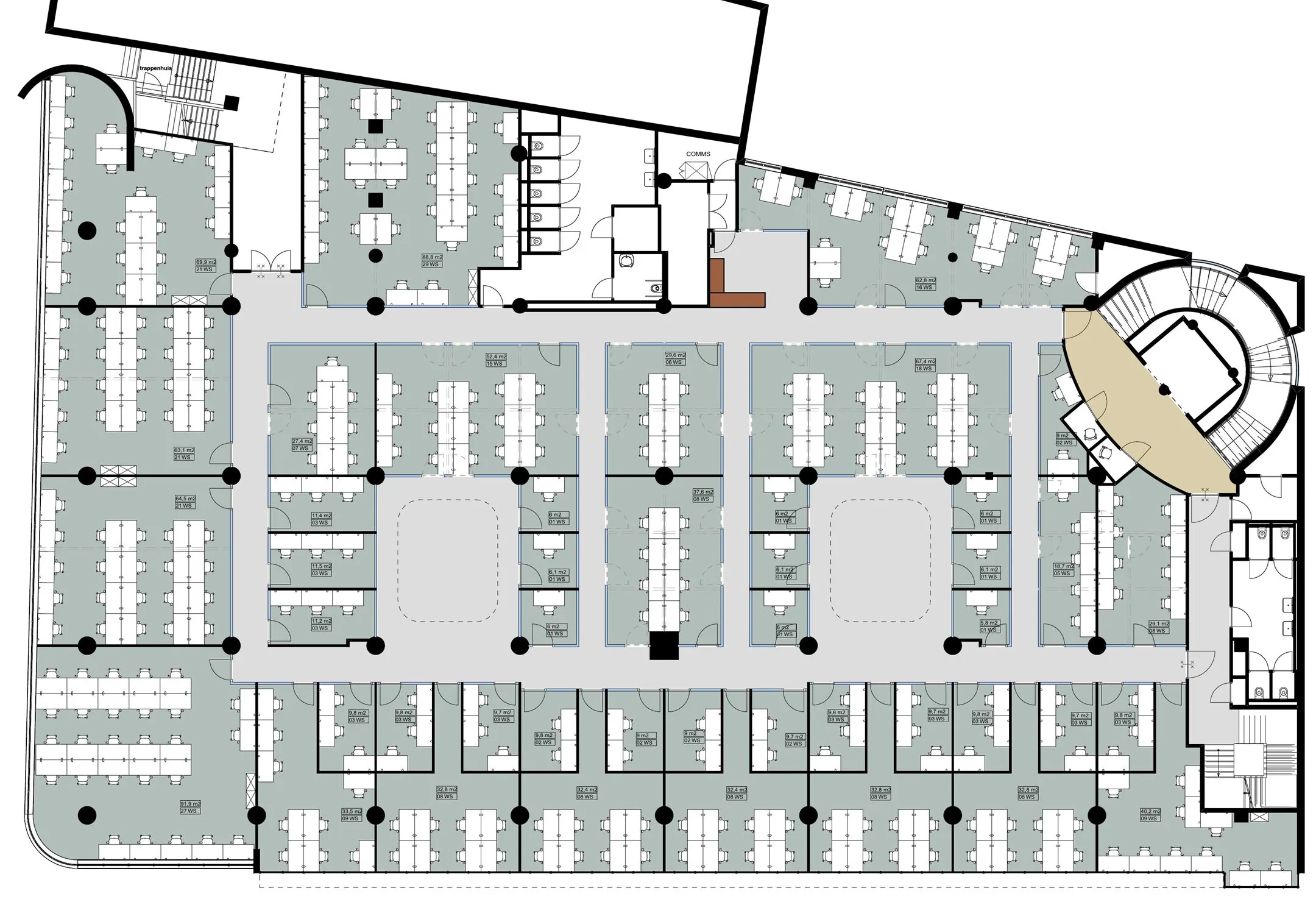 Plattegrond van een kantooretage aan de Lange Viestraat 2 d_7 met open werkruimtes, afgesloten kantoren, vergaderruimtes en sanitaire voorzieningen.