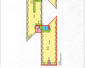 Plattegrond van een winkelcentrum met gekleurde units en een rood omlijnd gebied.