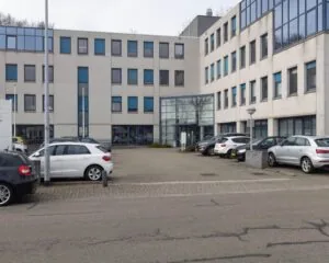 Moderne kantoorruimte aan de Franciscusweg 219 in Hilversum met parkeergelegenheid voor de deur.