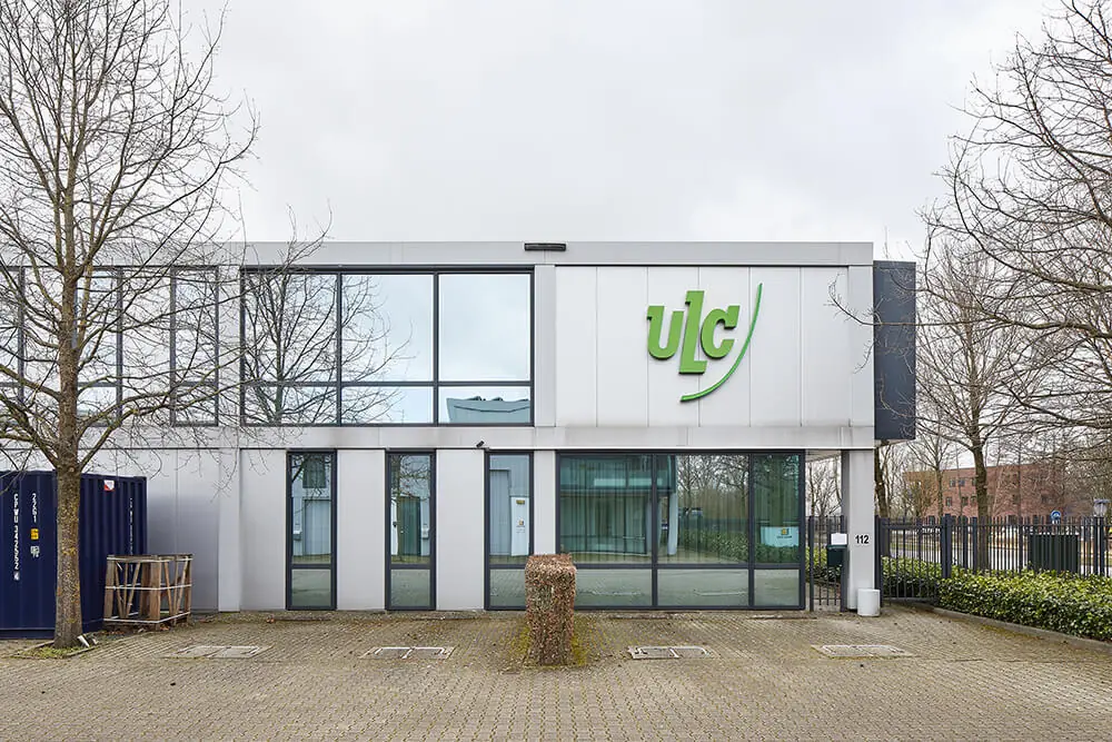 Voorgevel van het kantoorgebouw aan de Floridadreef 112 met ULC-logo op de gevel.